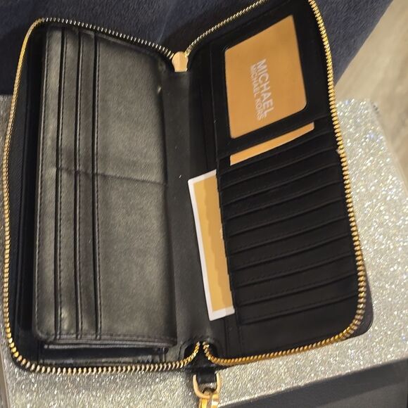 Michael Kors Jet Set Travel Large Pebbled Leather Wallet - Picture 5 of 6